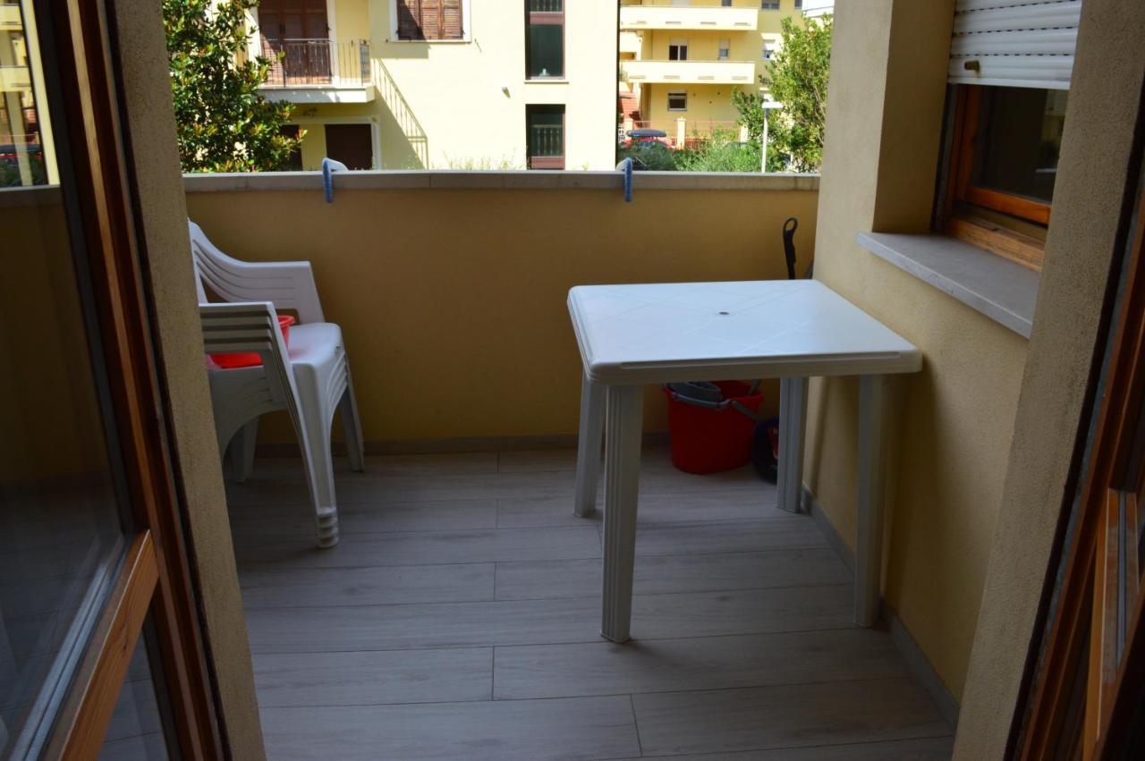 Ferienwohnung Ad Un Passo Dal Mare Porto SantʼElpidio Exterior foto